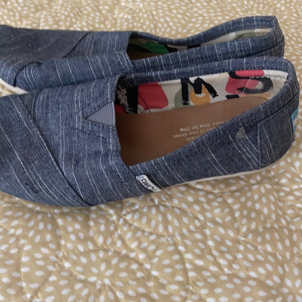 Toms size 5 1/2 used great condition still